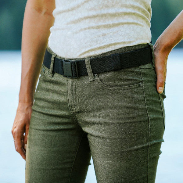 jelt venture adjustable stretch belt - lifestyle woman view