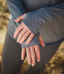 DESO Maggie Pullover Dark Slate Heather - thumb holes