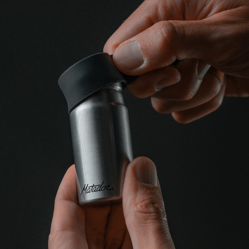 water proof travel cannister 40 ml--removing the lid